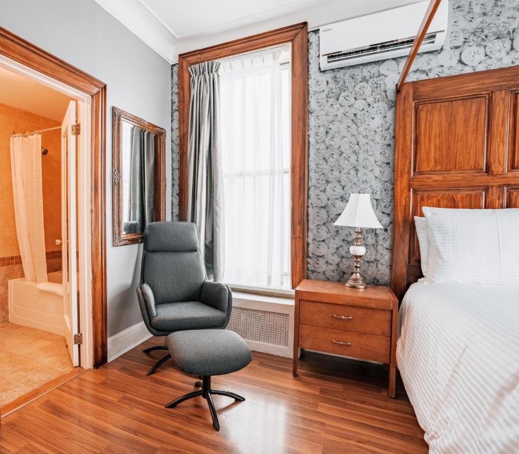 Luxury Queen Room